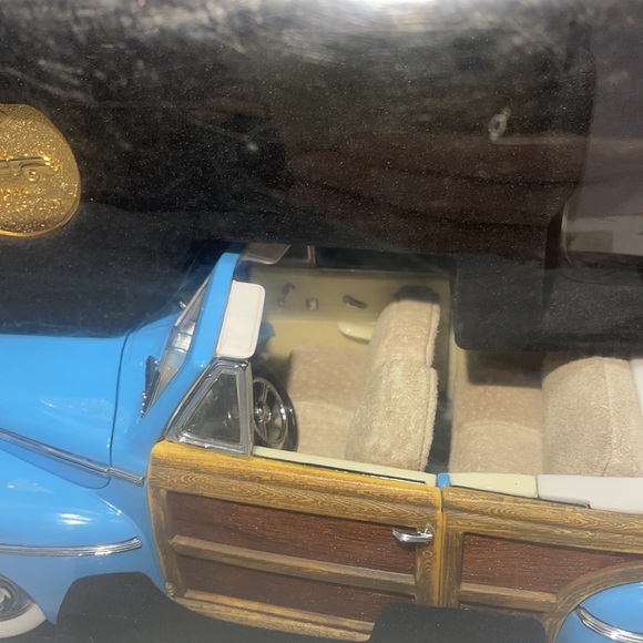 1946 Ford Sportsman Light Blue Signature Series 1:18 scale Mint In Box! - Picture 4 of 11